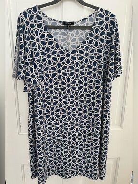 Roz & Ali Tunic Top Blue White 2X Short slit side sleeves